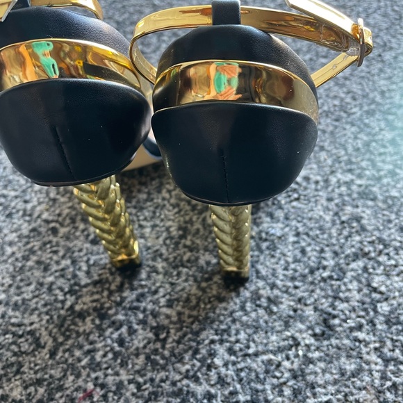 Ladies' Fashion Gold Metal Tone chain heel Party Pumps - Picture 7 of 12